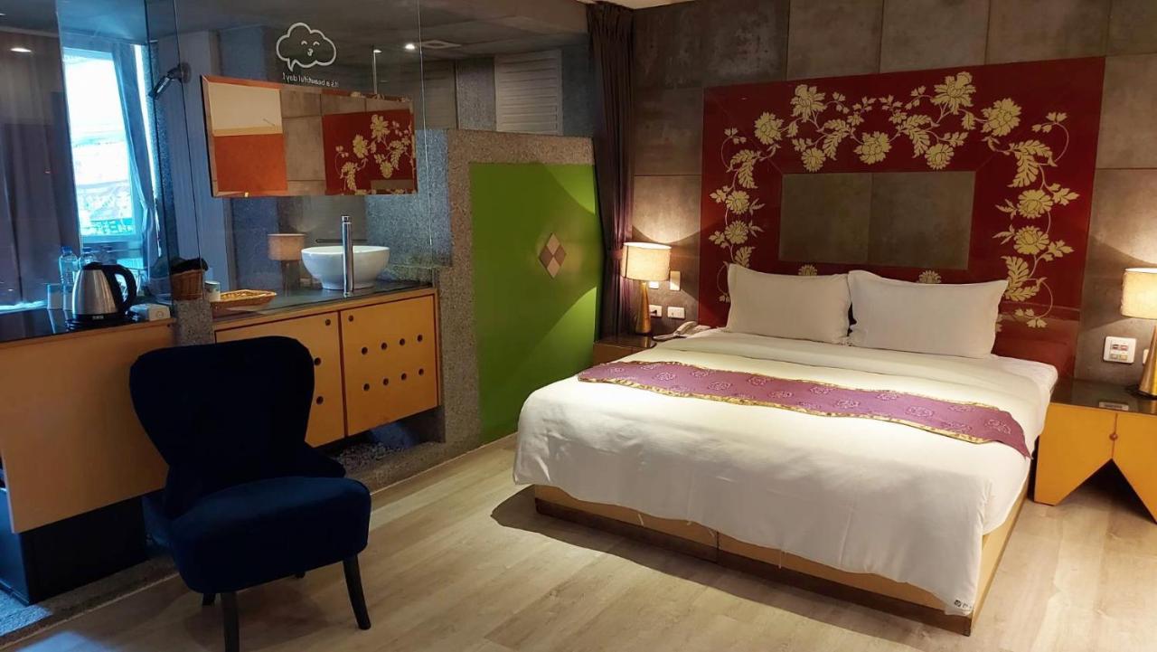 Jungle City Motel Chiayi City Exterior photo